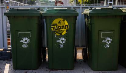 A sign calling for Netanyahu’s resignation, on a dumpster in Tel Aviv on Friday.