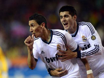 Real Madrid&#039;s &Aacute;ngel di Maria (l) celebrates with &Aacute;lvaro Morata after scoring dagainst Atl&eacute;tico.