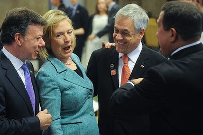 Colombian president José Manuel Santos; US Secretary of State Hillary Clinton; Chilean President Sebastián Piñera, and his Venezuelan opposite number Hugo Chávez.