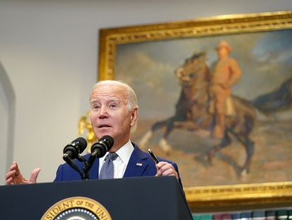 U.S. President Joe Biden makes a statement about the stopgap government funding bill passed by the U.S. House and Senate to avert a government shutdown at the White House in Washington, U.S., October 1, 2023. REUTERS/Bonnie Cash