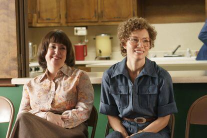 The actresses Melanie Lynskey, left, and Jessica Biel, right, who respectively play the roles of Betty Gore and Candy Montgomery in the Hulu series Candy