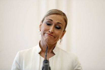 Cristina Cifuentes announcing her resignation as the premier of Madrid in April 2018.