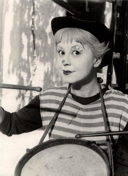 Giulietta Masina in the role of Gelsomina in the film 'La strada', from 1954.
