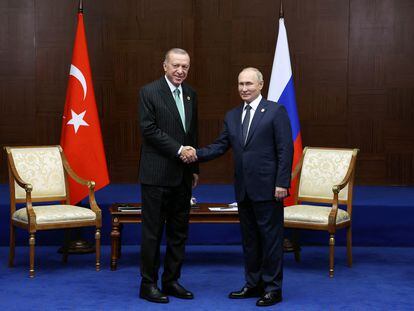 Vladimir Putin and Turkey's President Tayyip Erdogan at the 6th summit of the Conference on Interaction and Confidence-building Measures in Asia (CICA), in Astana, Kazakhstan October 13, 2022.