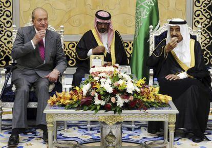 Spain’s King Juan Carlos (left) with Crown Prince Salman bin Abdulaziz Al Saud of Saudi Arabia (far right).