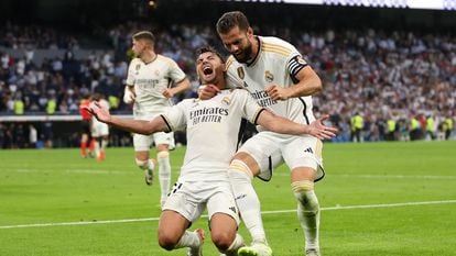 Brahim Díaz of Real Madrid CF celebrates after he scored a goal with Nacho Fernandez of Real Madrid CF during the LaLiga EA Sports match between Real Madrid CF and UD Las Palmas at Estadio Santiago Bernabeu on September 27, 2023 in Madrid, Spain.