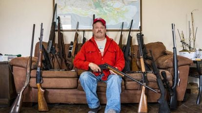 Scott Porter, with his many guns at home in Louisiana.