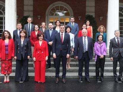 The new Cabinet of Pedro Sánchez (c).