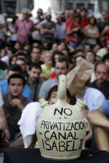 A protest against privatization of Canal Isabel II in 2010.