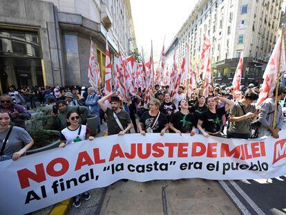 In Buenos Aires, workers and members of social organizations demonstrated on Wednesday to commemorate December 20, 2001, and oppose the new president’s austerity measures.