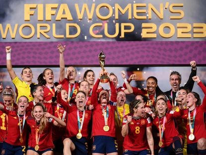 Spain's players celebrate after winning the Women's World Cup in Sydney on August 20, 2023.