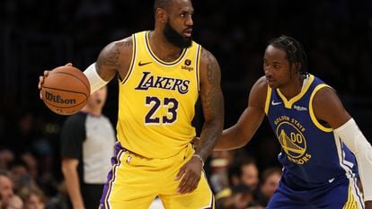 Los Angeles Lakers forward LeBron James (23) matches up against Golden State Warriors forward Jonathan Kuminga (00) during the first half at Crypto.com Arena, in Los Angeles, on Oct 12, 2023.