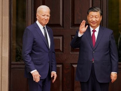 The presidents of the United States, Joe Biden, and of China, Xi Jinping, before starting the summit between both countries at the Filoli residence in Woodside, California, this Wednesday.