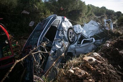 Cars left destroyed by the flash flooding last week in Mallorca.