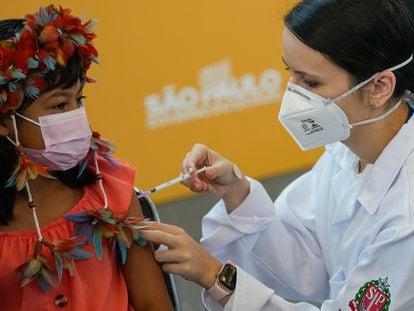 A 9-year-old girl gets a Covid-19 vaccine in São Paulo, Brazil, on January 2022.