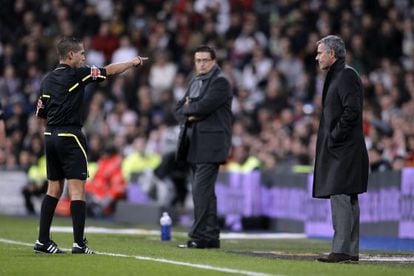 Referee Paradas Romero sends off Real Madrid coach Jos&eacute; Mourinho during a cup match against Murcia in 2010. 