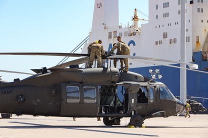 American soldiers repair a helicopter in the Alexandroupolis port, July 2020