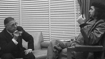 Che Guevara (r) with Jean-Paul Sartre in Cuba in 1960.