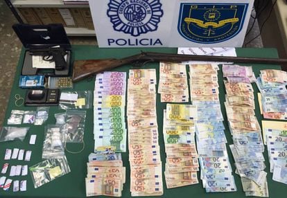 Police officers found €24,100 in cash inside the couple's home.
