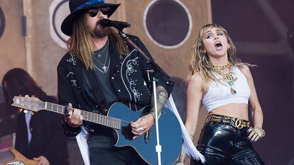 Billy Ray Cyrus and Miley Cyrus performing at Glastonbury in 2019.