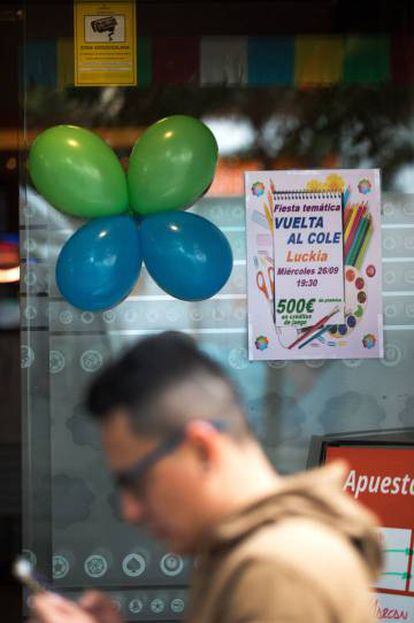 A betting house in the Madrid neighborhood of Vallecas celebrates the beginning of the school year.