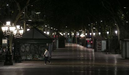 Barcelona‘s popular La Rambla street at 11pm, an hour after the curfew began.