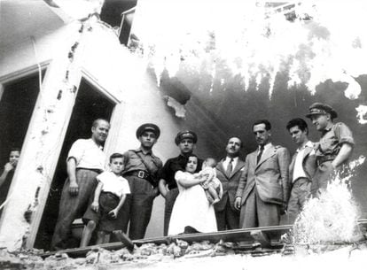 Méndez, third from right, at a house bombed during the war.