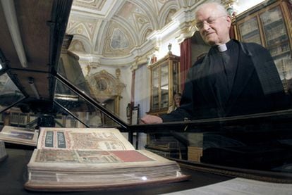 The dean of Santiago Cathedral, José María Díaz, looks at a copy of the stolen codex on Thursday.