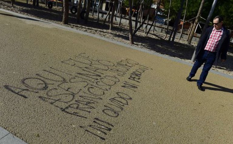 Graffiti commemorating Romero Taboada, by the spot where he died.