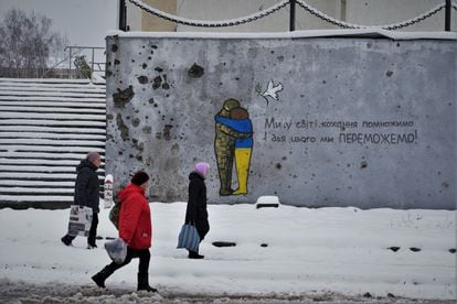 Graffiti in support of love, peace and victory in the town of Kupiansk (Kharkiv).