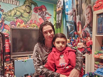 Mely Rodríguez, who caught the virus again over Christmas, and her six-year-old child Sergio, who also has long Covid.
