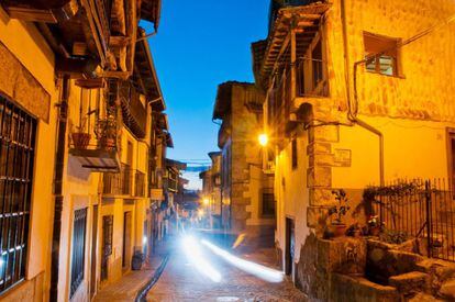 Famous for its steep cobblestoned streets, and kept clean by drains fed by meltwater from the surrounding hills, Candelario is beautifully conserved and one of the region’s most popular tourist spots. www.candelario.es