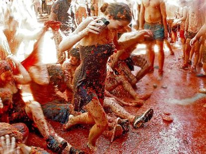 The Tomatina is an hour-long catharsis fueled by more than 100 tons of tomatoes. The event mostly attracts foreign visitors.