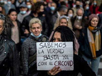 Protest of coronavirus deniers in Madrid on November 7. Sign reads: “We know the truth. Enough of the circus-virus.”