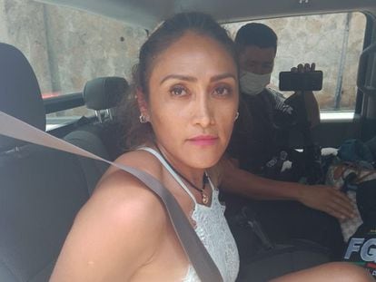 Berenice Alanís, sospechosa del asesinato de su esposo y sus dos hijos, tras su detención en Acapulco