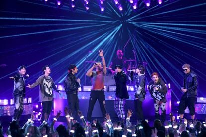 Coldplay performing in Los Angeles with the Korean group BTS on November 21, 2021.