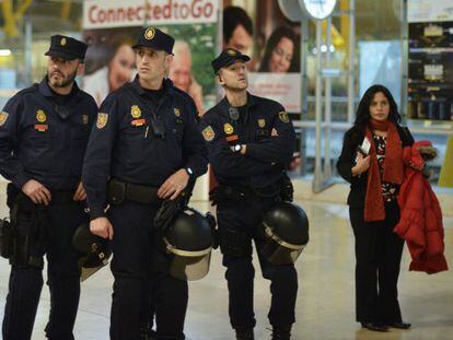 Spanish police officers stand guard at Madrid&#039;s Barajas airport on Tuesday.