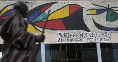 The Miró mural decorating the exterior of the Palacio de Congresos.
