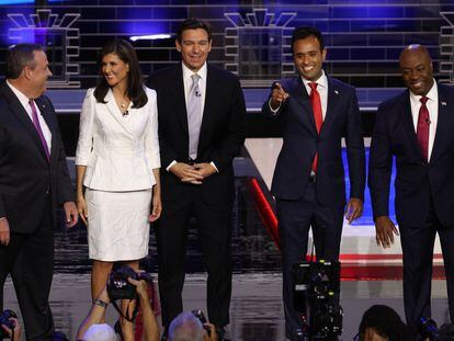 From left to right, Chris Christie, Nikki Haley, Ron DeSantis, Vivek Ramaswamy and Tim Scott pose before the start of Wednesday's debate in Miami.