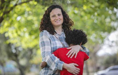 Lucía Cuesta with her son, Ibu, in a park in Paterna, Valencia.