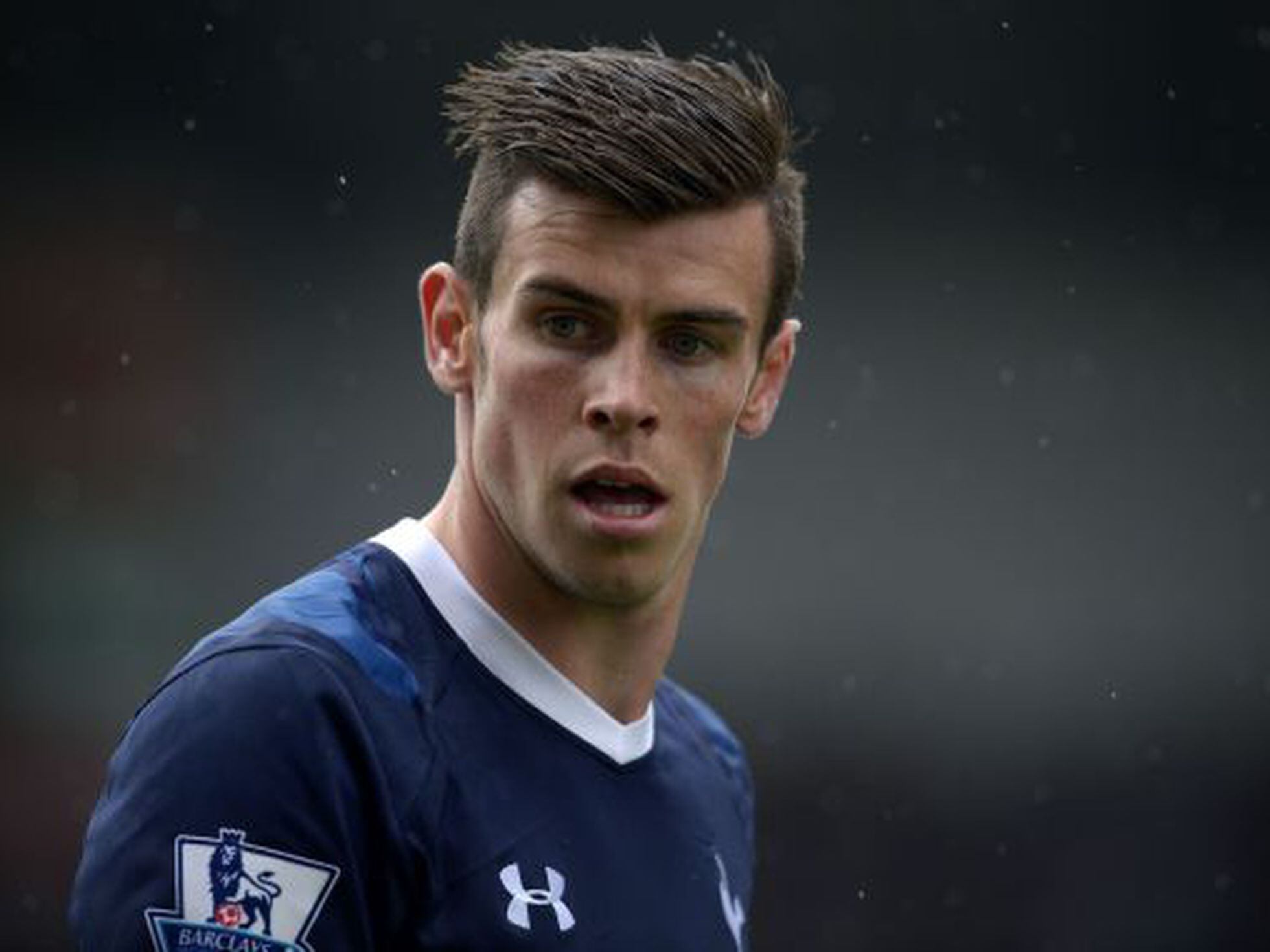 Gareth Bale moves from Tottenham to Real Madrid on record transfer