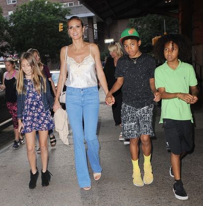 Heidi Klum has four children, the last three from her relationship with Seal. After Leni, Henry (17), Johan (16) and Lou (13) were born. The family does not tend to show themselves on social media. On Klum’s Instagram account, she shares about her professional projects with her 11 million followers.