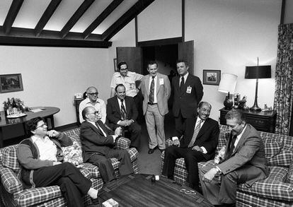 Meeting at Camp David in 1978 during the negotiation of the peace agreement between Israel and Egypt. Aharon Barak is first from the left.
