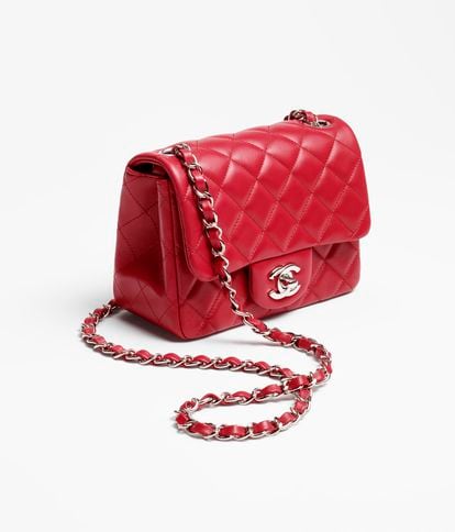 Chanel bags come with a card certifying their authenticity and a serial number.