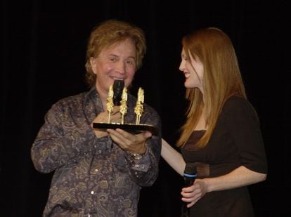 Michael Cimino with Julianne Moore at the Deauville Festival in 2001.