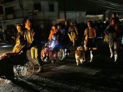People are evacuated from their homes in Iquique, Chile on Wednesday's night following an aftershock.