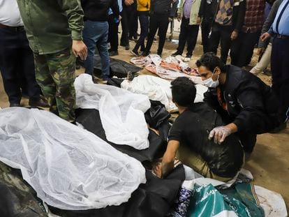 Several bodies of the victims of the attack in Kerman, this Thursday.