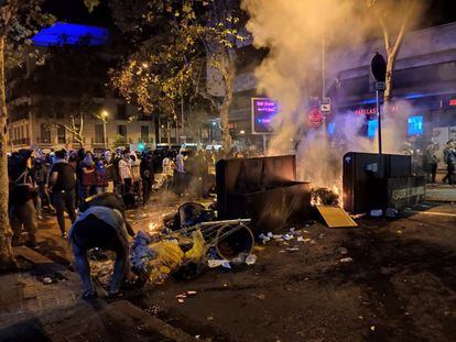A barricade is set on fire between Urquinaona square and Pau Claris street in Barcelona during a protest on Saturday against the Supreme Court ruling that sentenced nine Catalan separatists to jail.