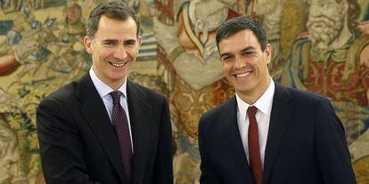 King Felipe (left) with Pedro Sánchez.