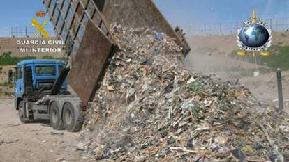 A truck dumping garbage illegally.